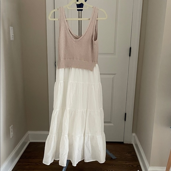 Elan Dresses & Skirts - Elan Beige and White Maxi Dress